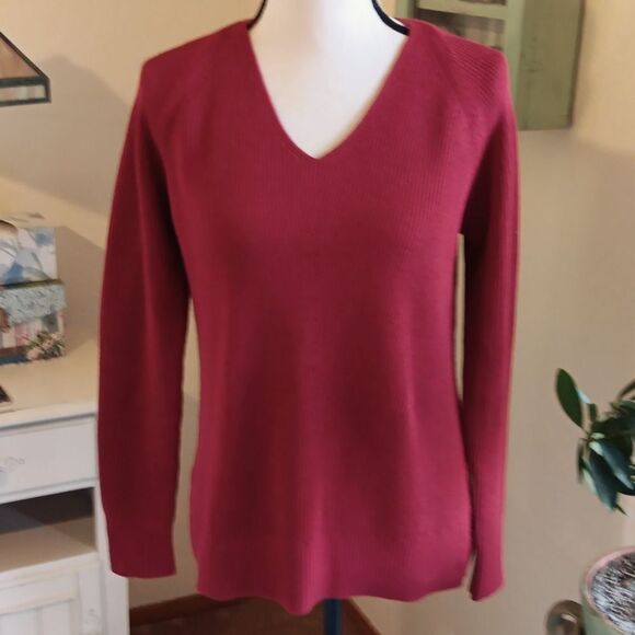 Athleta Hanover V-Neck  Red Ribbed Sweater. - Picture 2 of 10